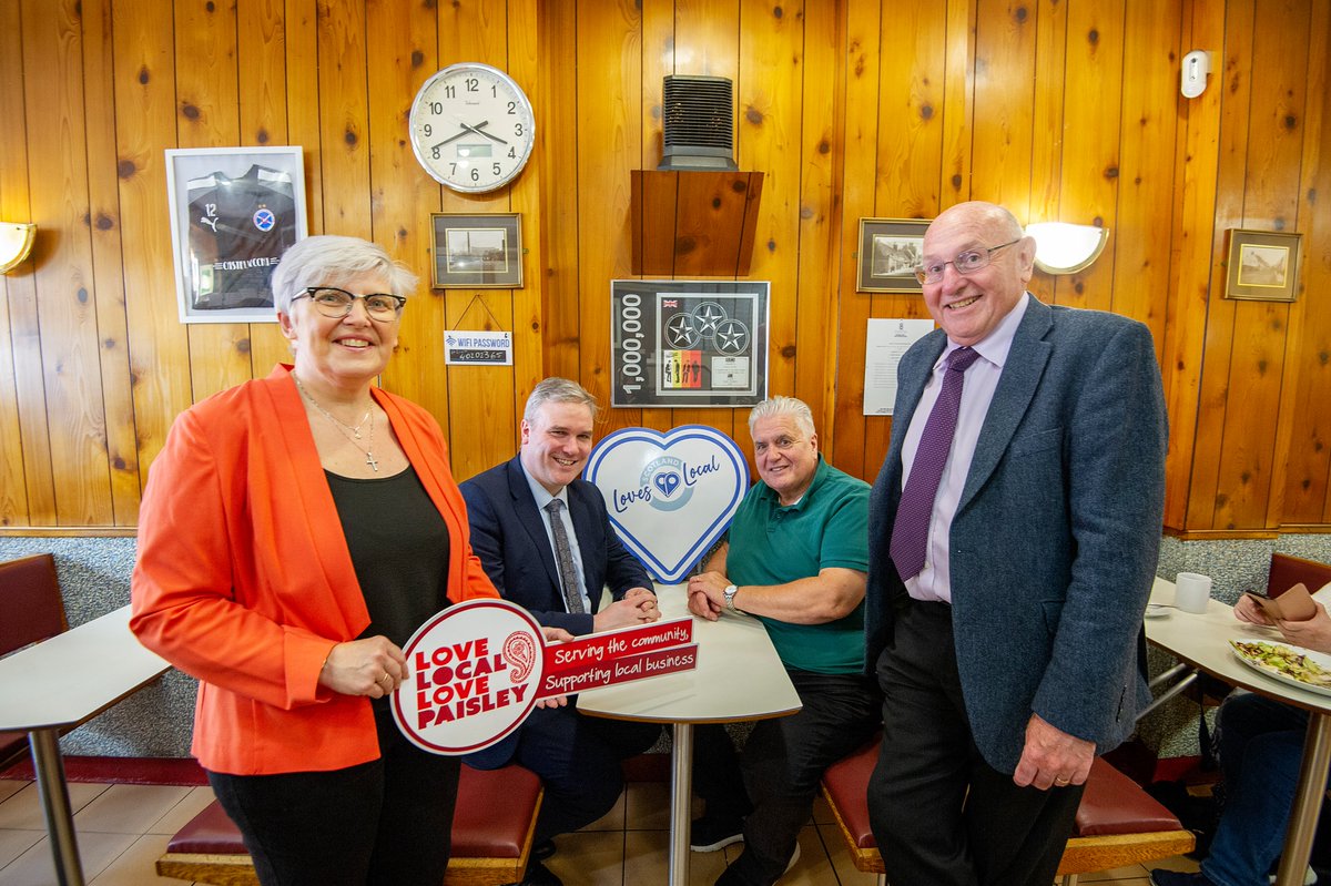 ChrisDStory's tweet image. Celebrities, unique shops, cake and coffee trails, dogs - and a special pledge. @ScotlandsTowns' #ScotlandLovesLocalWeek has had it all so far - and there's still a couple of days to go.
➡️ Find out more: lovelocal.scot/news
#ChooseLocal @messagetweet