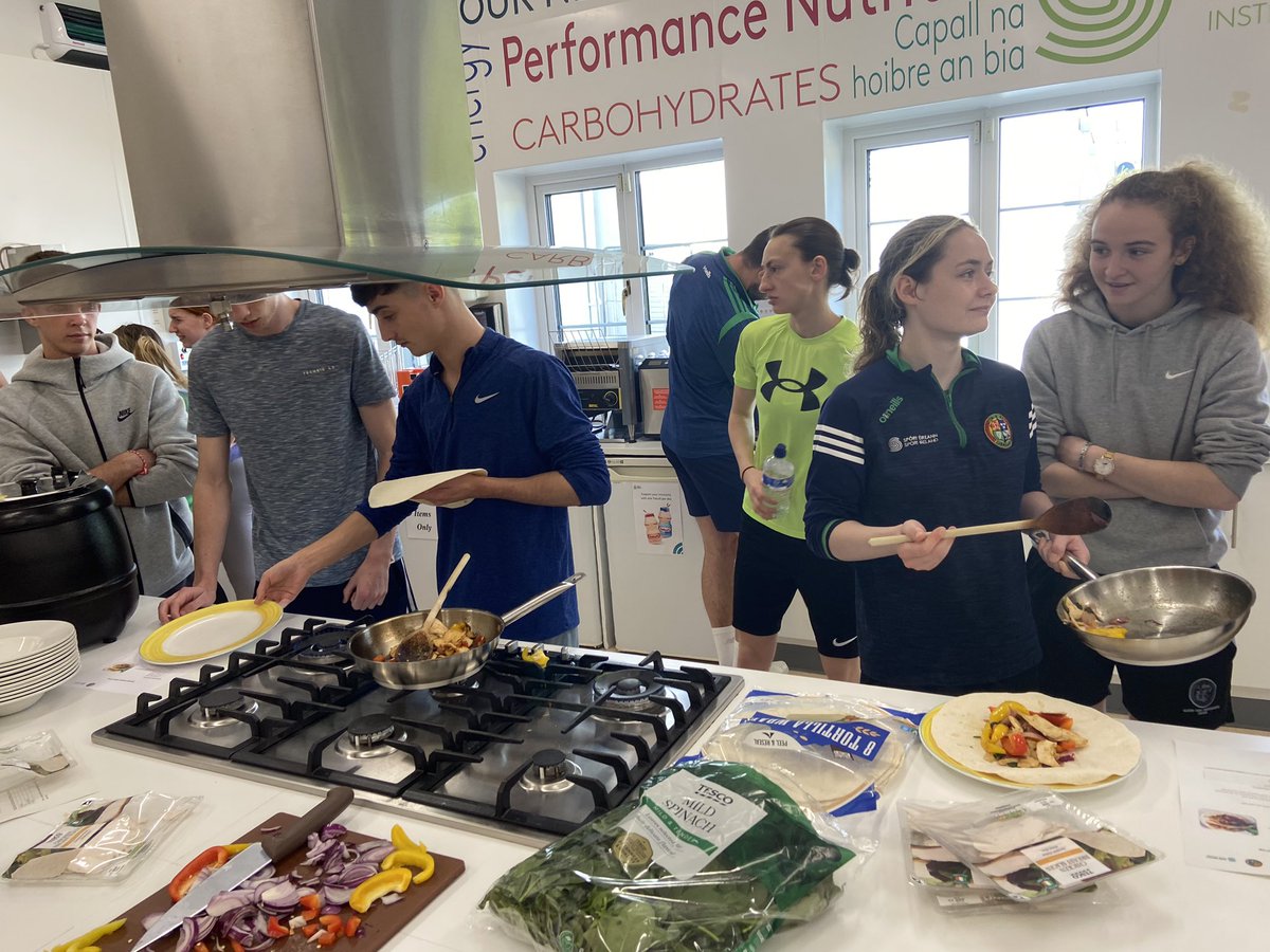 Enjoyable <a href="/IABABOXING/">IABA</a> practical session with the emerging U22 squad this afternoon, covering the 4R’s of recovery alongside <a href="/MP_Hooks/">Matthew Hooks</a> 

Refreshing sports drink made from scratch and speedy fajitas then to bring it to life #fuellingthefuture