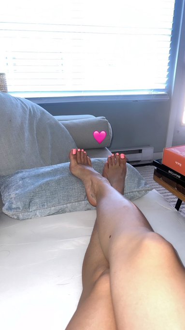 So suckable 🥵 https://t.co/5zTLDyIwbj