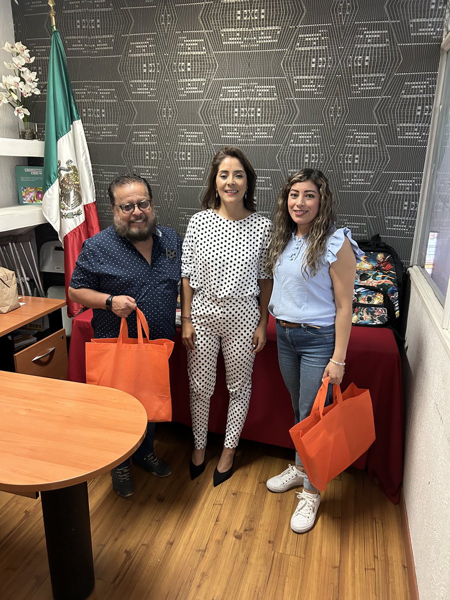 #COMUNICADO 📰

Gestión Social del PRI Veracruz, entrega útiles escolares en apoyo a la economía familiar

-Trabajadores del CDE recibieron el material de manos de la Secretaria Adriana Rojano Pazzi.

priveracruz.mx/gestion-social…

<a href="/bolarojano/">adrianarojano</a> <a href="/SGSPRIVeracruz/">Gestión Social PRI Veracruz</a>