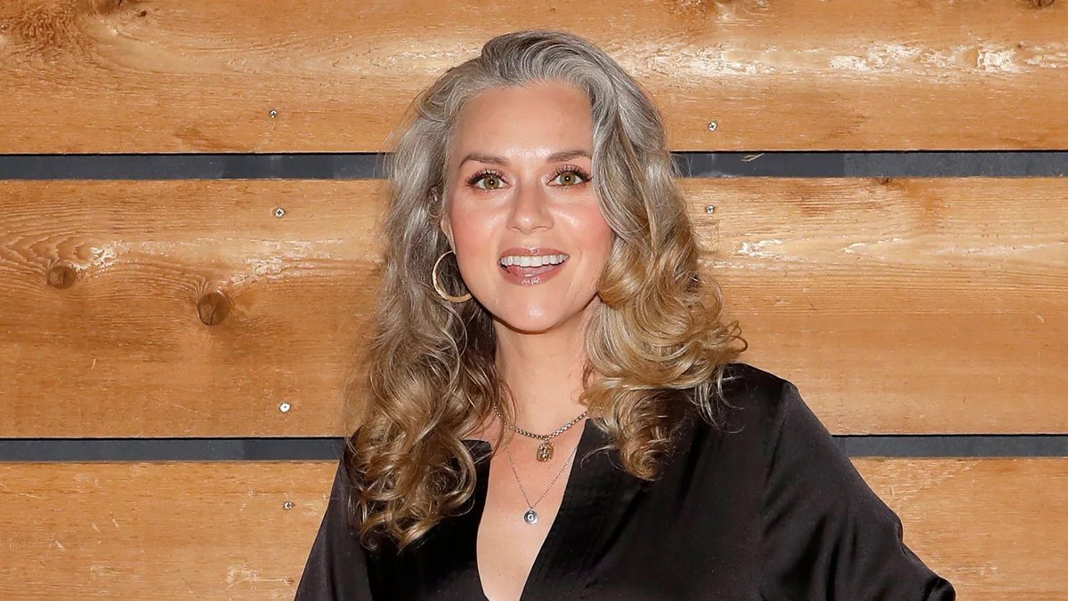 GossipRoomOff's tweet image. 🚨 Une suite de la série "Les Frères Scott" est en développement chez Netflix. Elle se déroulera 20 ans après les événements de la série originale. Sophia Bush et Hilarie Burton reprendront leurs rôles.

Quant au pitch de ces nouveaux épisodes, il est plutôt prometteur. On…