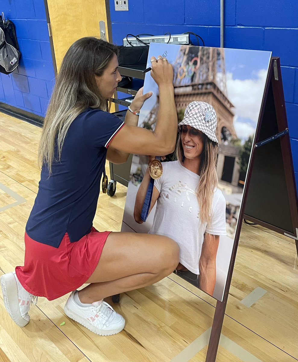 Grisham MS (@grisham_ms) on Twitter photo We were so excited to have <a href="/vallman123/">Valarie Allman</a> come talk to our campus. We wish you the best in your next competition.
•••••••••••••••••••••
#OlympicGold #GrishamGold We were so excited to have <a href="/vallman123/">Valarie Allman</a> come talk to our campus. We wish you the best in your next competition.
•••••••••••••••••••••
#OlympicGold #GrishamGold