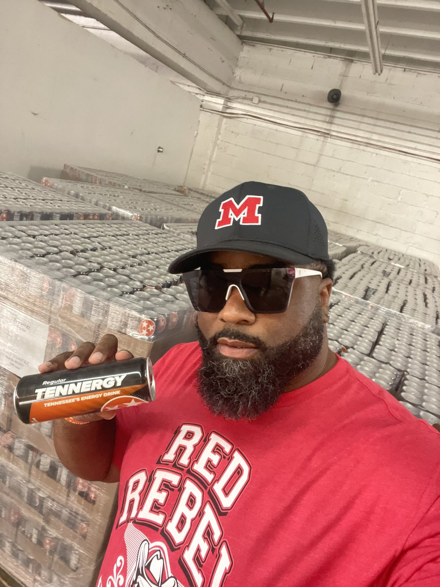jabaridavis_VFL's tweet photo. The only “ENERGY JUICE” I’m drinking this football season is #TENNERGY ⚡️ Go give our new account a follow @TennergyDrink ⚡️ ITS FOOTBALL TIME IN #TENNESSEE COME BY G-10 TOMORROW AFTER 9AM FOR FREE SAMPLES!! 🍊🏈🍊⭐️💪🏾⚡️ https://t.co/y8E58eizMa