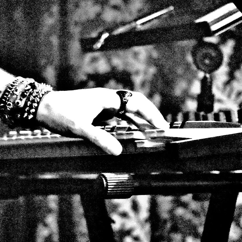 CryingCastlez's tweet image. Shots from the other night! Thank you to all who came out! 🖤🫶🖤