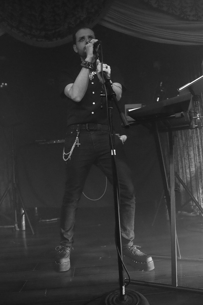 CryingCastlez's tweet image. Shots from the other night! Thank you to all who came out! 🖤🫶🖤