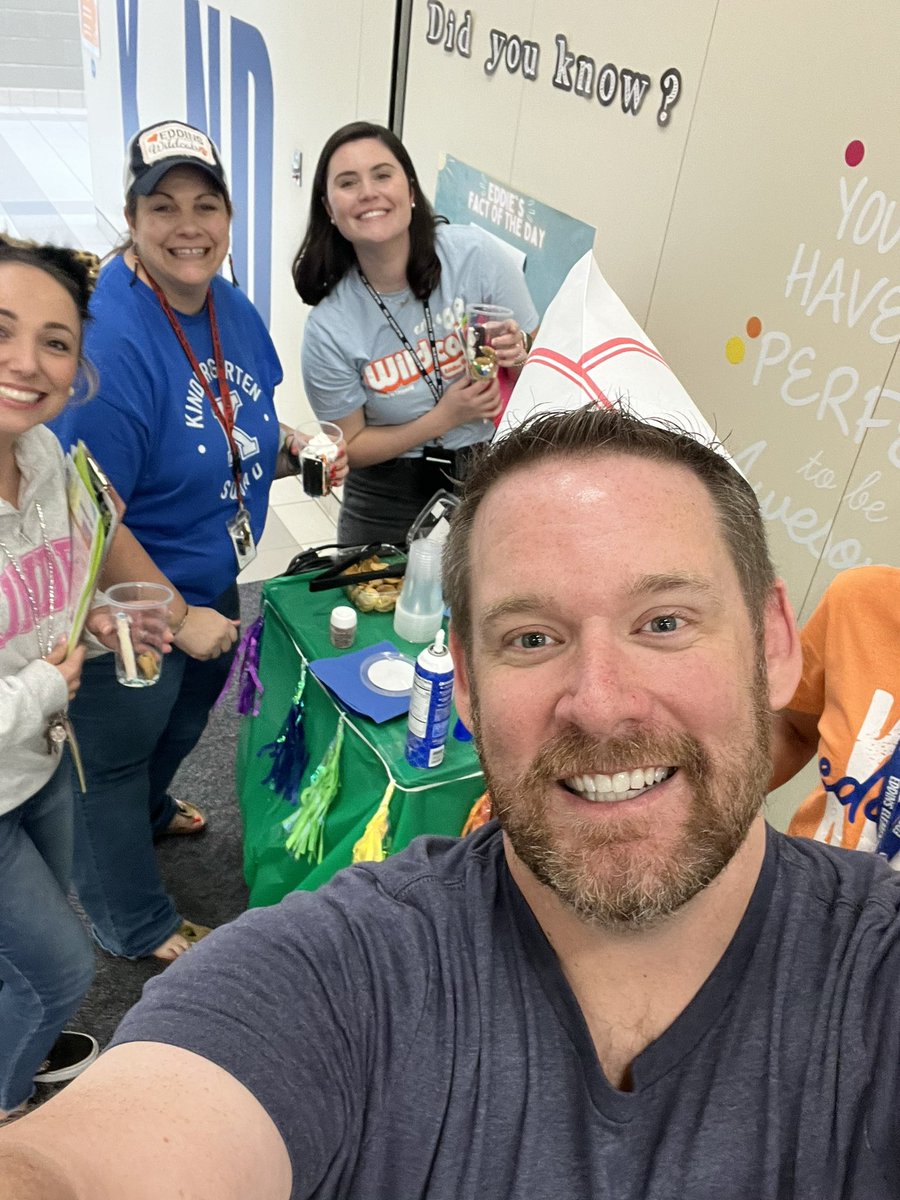 TheMartinator5's tweet photo. Beep Beep! The ice cream truck is coming through @EddinsElem! We loved celebrating our amazing teachers with a little frozen treat! Best staff around!
#WeAreEddins #LegacyLife #IScream #YouScream #WeAllScream 🍨 https://t.co/XZvWldZS3k