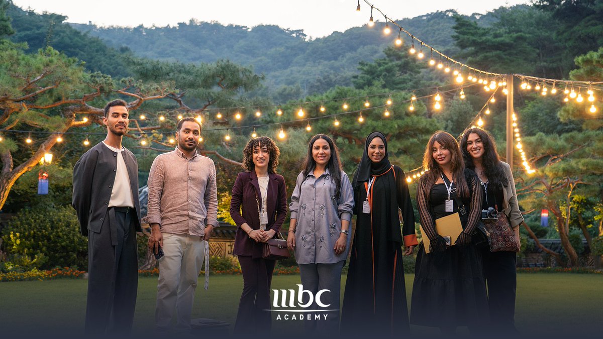 MBCAcademyME's tweet image. صور طلابنا اثناء استلام شهادات التخرج في الحفل الختامي لمهرجان EBS العالمي للأفلام الوثائقية ضمن برنامج #الابتعاث_الخارجي في كوريا الجنوبية 🎓🤩
 
#أكاديمية_MBC