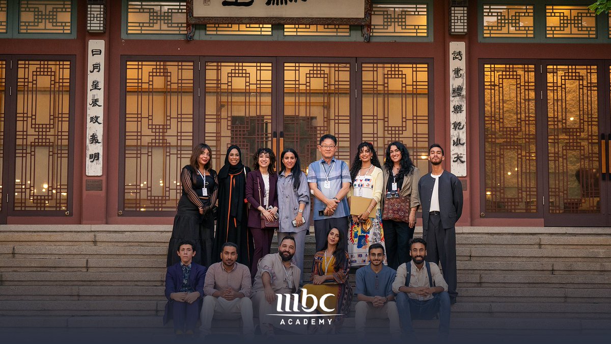 MBCAcademyME's tweet image. صور طلابنا اثناء استلام شهادات التخرج في الحفل الختامي لمهرجان EBS العالمي للأفلام الوثائقية ضمن برنامج #الابتعاث_الخارجي في كوريا الجنوبية 🎓🤩
 
#أكاديمية_MBC