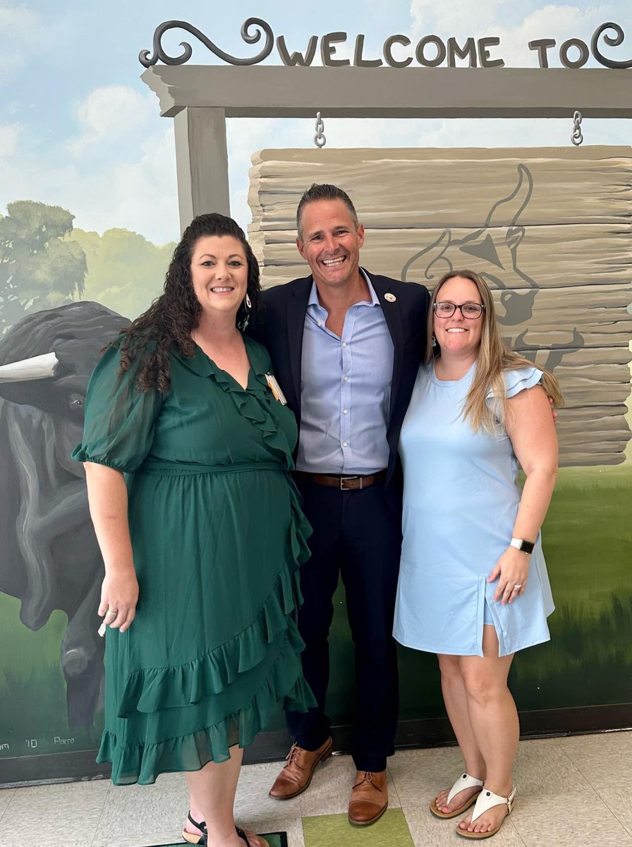 OrlowskiHCPS's tweet image. It was truly a pleasure to have @VanAyresHCPS visit us at @hcpsBailey! @KWillis_SDHC @HillsboroughSch