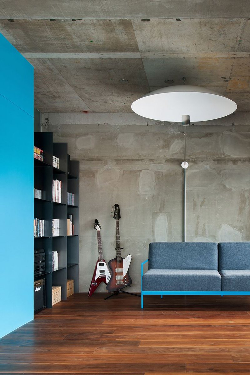 A13Docmo's tweet image. Todo lo que aporta ese color como tema del diseño, dando contraste a la naturaleza industrial de otros acabados... belleza.
Ao Studio; Keiji Ashizawa Design.