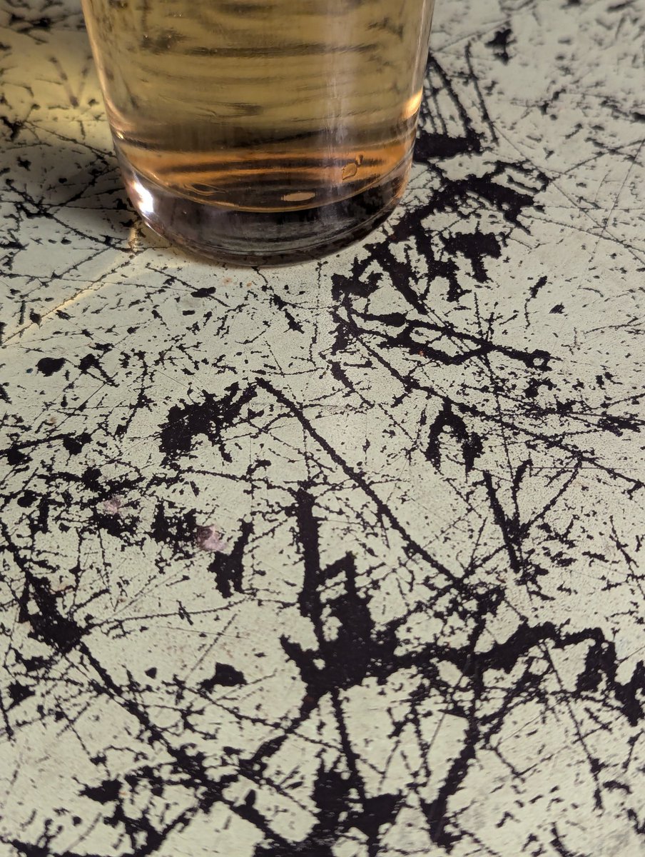 _zalkap_'s tweet image. Jackson Pollock table @ #Yorckschlösschen #Kreuzberg #Berlin