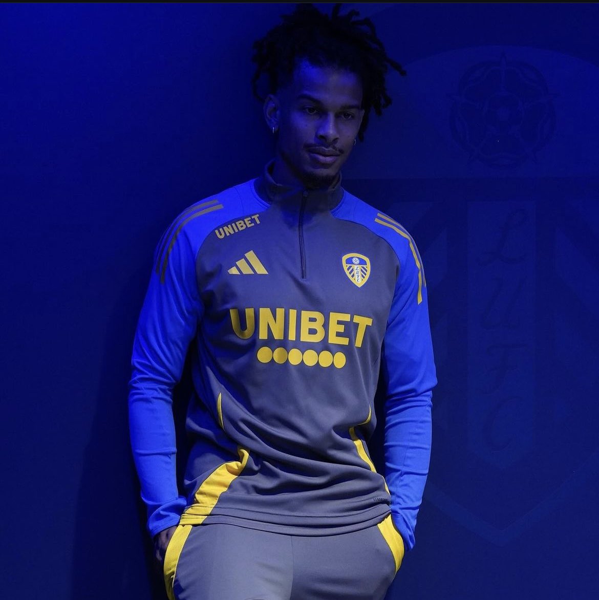 TotallyLeeds's tweet photo. πΈ #WelcomeSchmidt #LUFC https://t.co/CnxYsy81So
