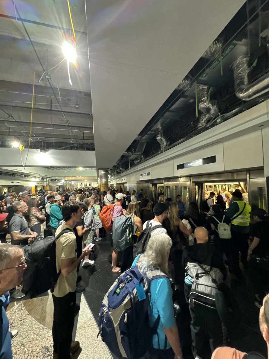 .<a href="/DENAirport/">Denver Int'l Airport</a> trains down again?!?