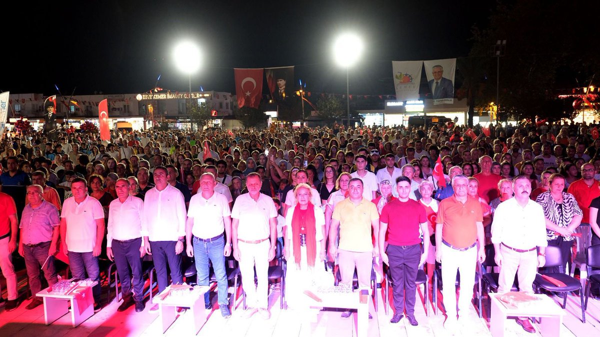 kemerkaymakaml's tweet photo. Sonrasında program Necati ve Saykolar grubunun konseri ile son buldu. https://t.co/WGZRS2WN9m