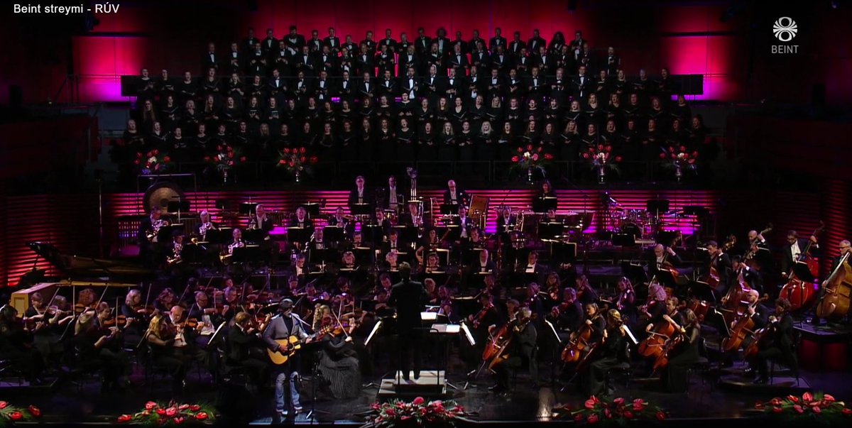 ...takk <a href="/IcelandSymphony/">Iceland Symphony Orchestra</a>  glæsileg dagskrá í takti, tónum og söng í allar áttir. Já, tónlistin gefur... og þvílík gersemi sem þjóðin á og þarf að rækta.