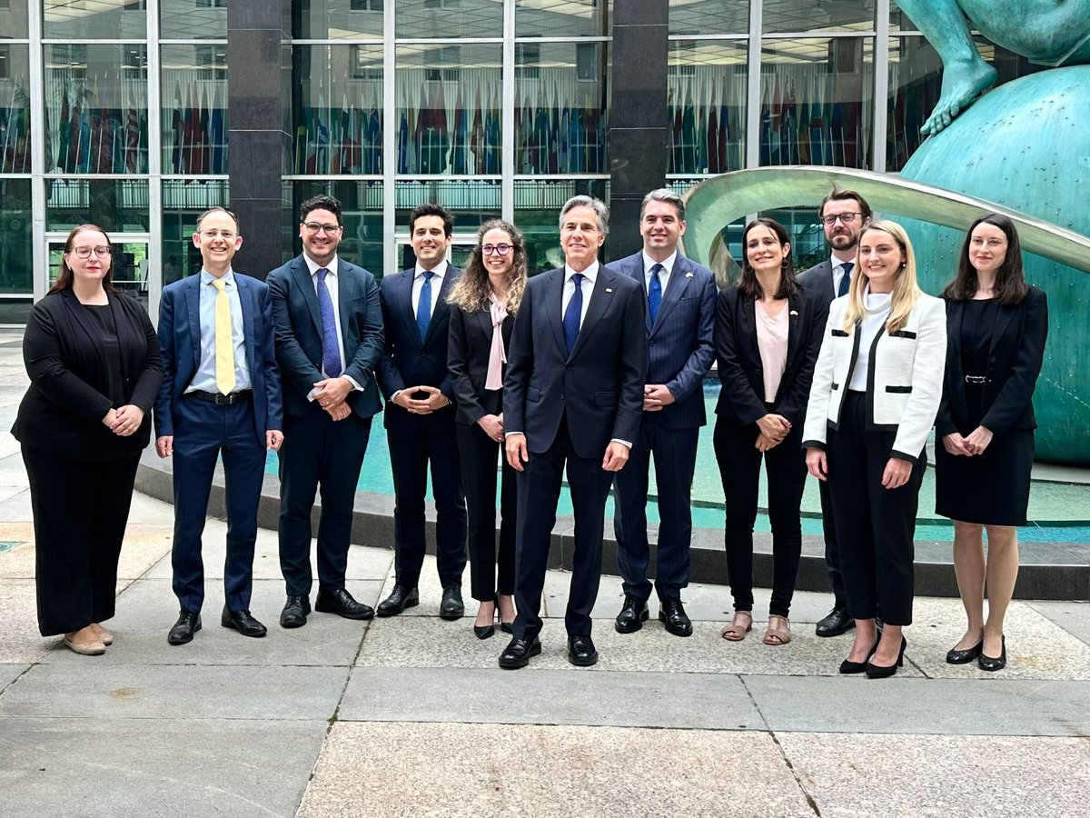 edith_delaney's tweet photo. This marks the end of my first year in 🇺🇸. A year of new experiences, having served as the 1st Irish Transatlantic Diplomatic Fellow @StateCDP, attending my first NATO Summit, first National Convention, &amp; first Irish Festival! Looking forward to my 2nd year &amp; life @IrelandEmbUSA https://t.co/HAF0htxpWc