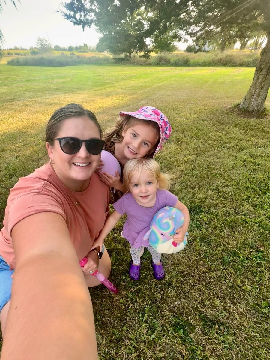 Love getting pictures like this well I’m at the barn. Love these 3!!