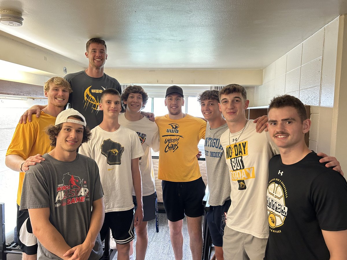 A phenomenal day of move-in!!! Titan Family is almost all back together!! 

Freshmen moved in:

Brandon Beck
Vitorio Dante
Nate Nazos
Andrew Niemi

#GDTBAT #OneFist