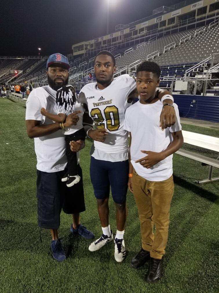 I know you looking down on the youngin and that boy wearing that 4 and playing on your birthday #LivLykE 🙏🏽