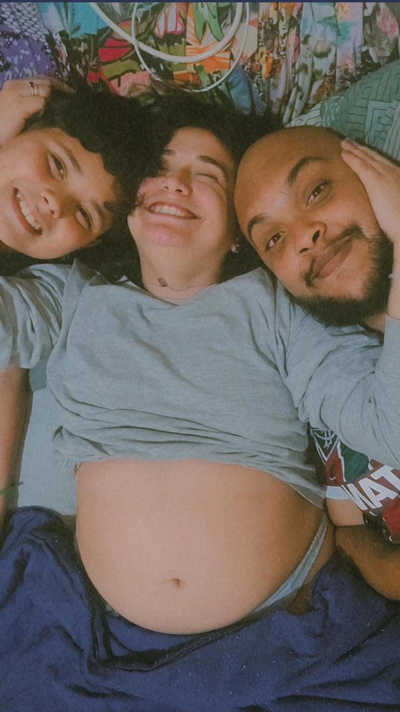 biavianna_ffc's tweet image. Última foto com muuuuito amor do meu barrigão (que ainda vai crescer mais pq to com 5 neses) com a minha família pra vcs ❤️🥹