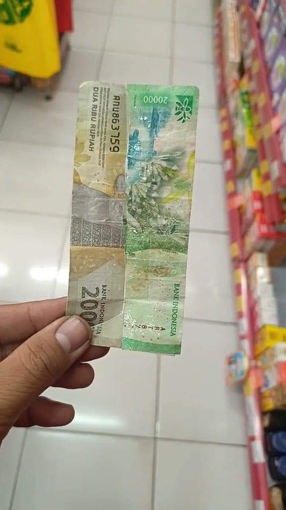 cats_sarcasm_99's tweet photo. Kalian punya uang 22k rupiah g?? 
😎 https://t.co/L7MHKPBMOn