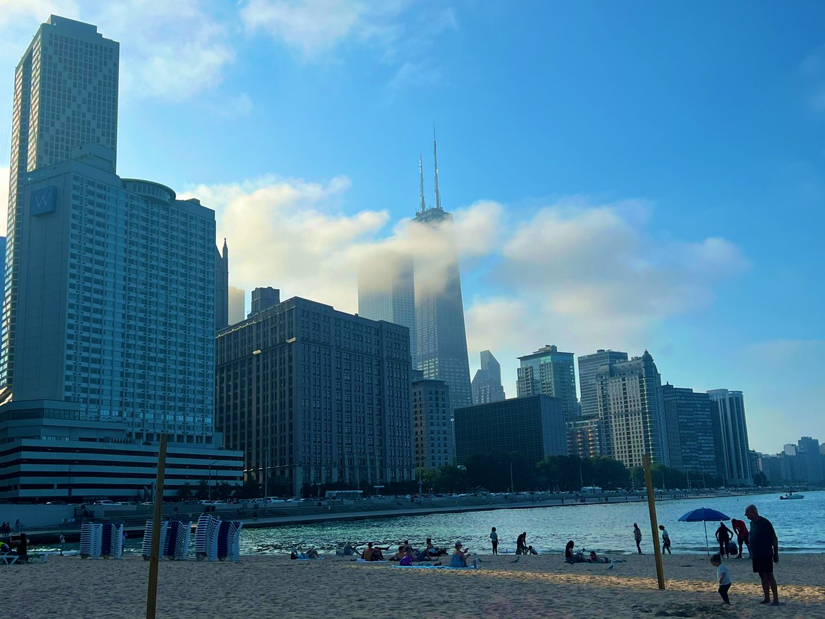 JaredAhrendsen's tweet photo. Had a drink after work at the Ohio Street Beach, just a couple blocks walk from my office. Chicago is an amazing place to live and work! #WorkLifeBalance #PathMatch #NotPathology https://t.co/oDQzcOZbXg