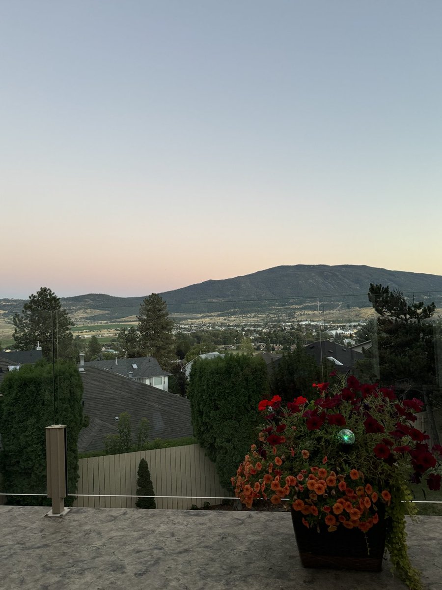 TreenaWood's tweet photo. Summer’s last hurrah. Breathe it all the way in https://t.co/55knlc0h7G