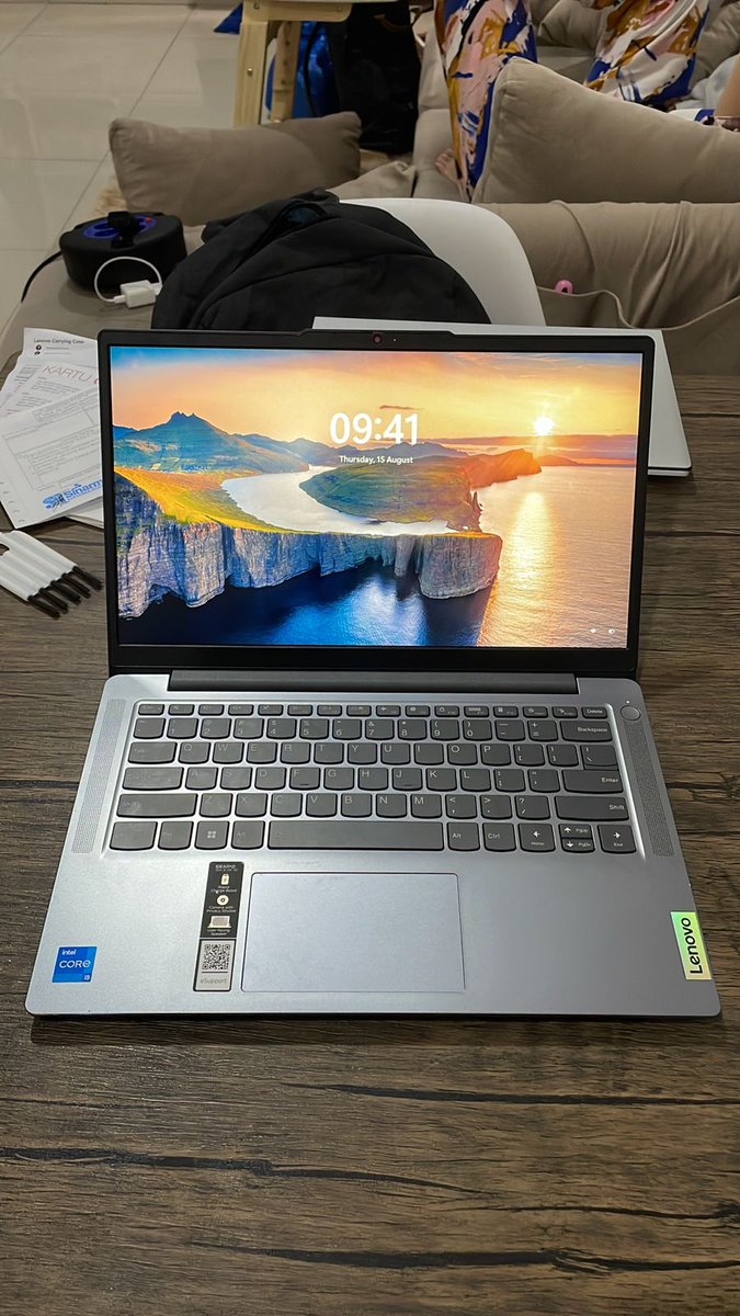 didepancangkir's tweet photo. Sesuai nama, SLIM berarti device hitungan termasuk tipis di kelas nya. Material body yang digunakan pakai polikarbonat dengan procie yang udah pakai procie H series. Tergolong masih enak buat daily activity 

Ideapad Slim 3 14IAH8
idr. 8.500K

https://t.co/XwU8tZT1aM
#TipJul https://t.co/08kUYVhz0J