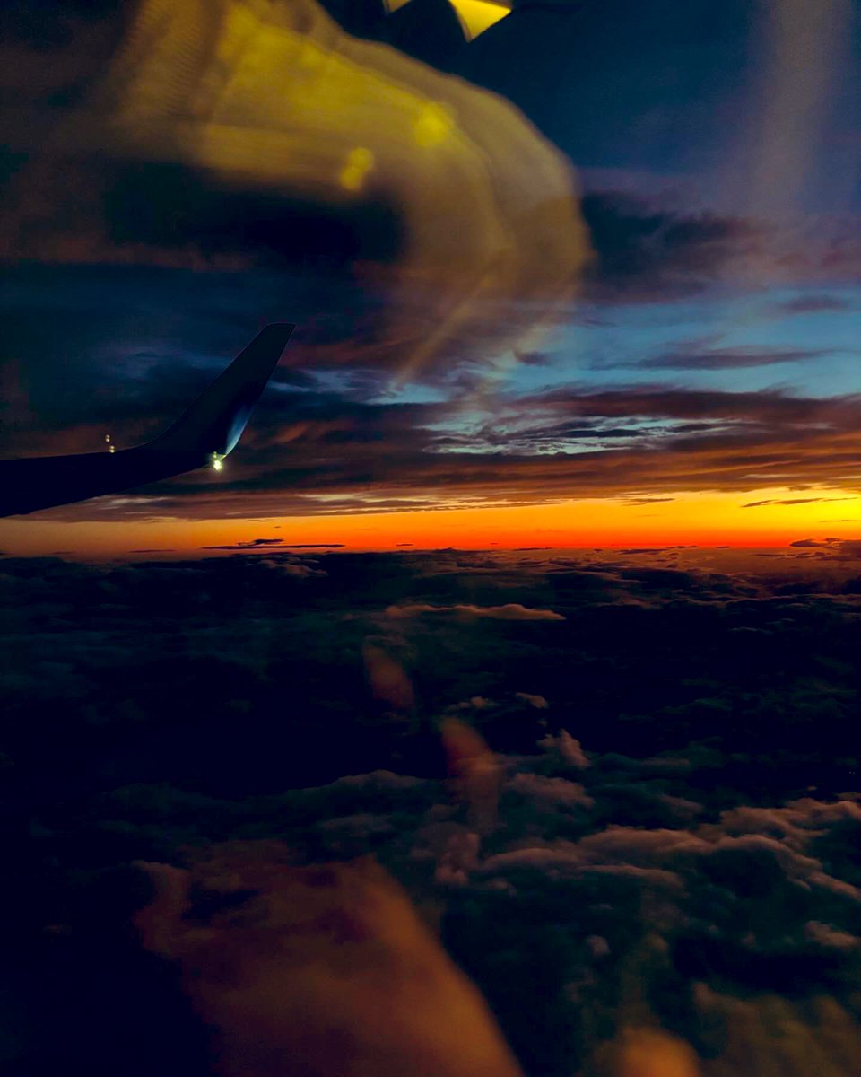 shines2023's tweet photo. 飛行機で台風10号の中を突き進んで追い抜いた笑笑 https://t.co/8bACadIUjg