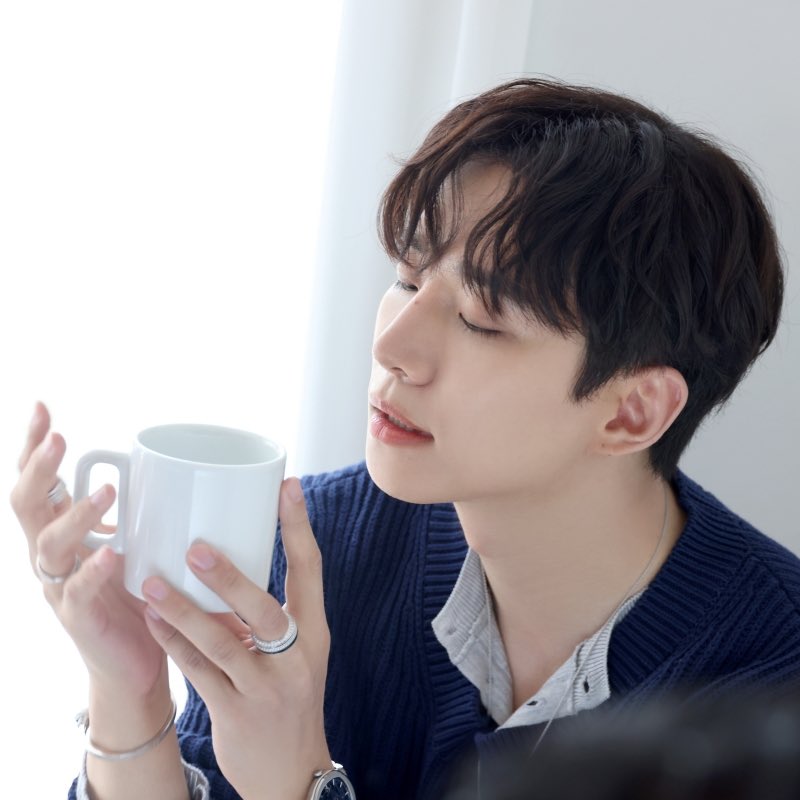 follow_leejunho's tweet photo. 뭐 이런 사람 가지고
                        ㄴ 싶다

#이준호 #LEEJUNHO
#준호 #JUNHO
#Piaget #피아제
#SPUR https://t.co/VTmgFHoxRK
