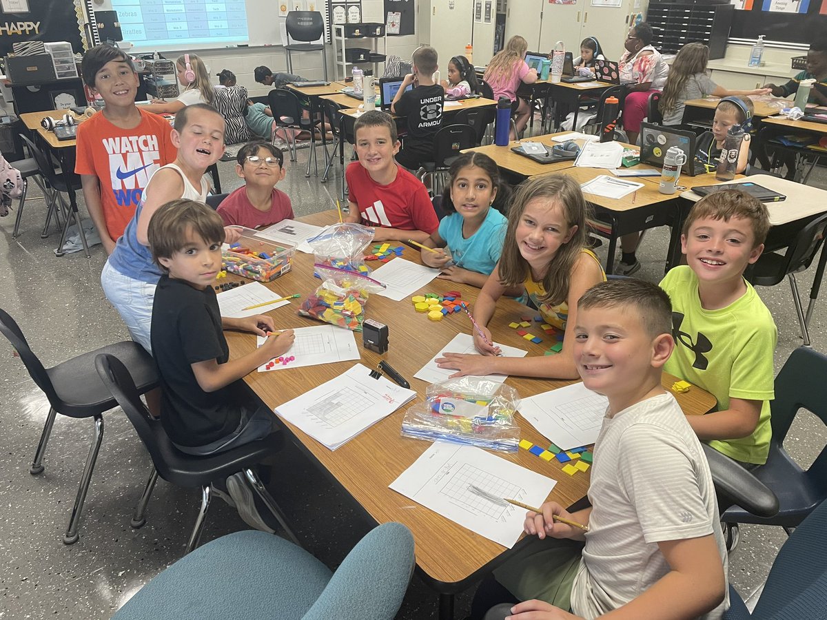 amydocherty44's tweet image. Graphing, games, experiments, and new friendships! So much fun in one week at Woodland! @wolvestweet