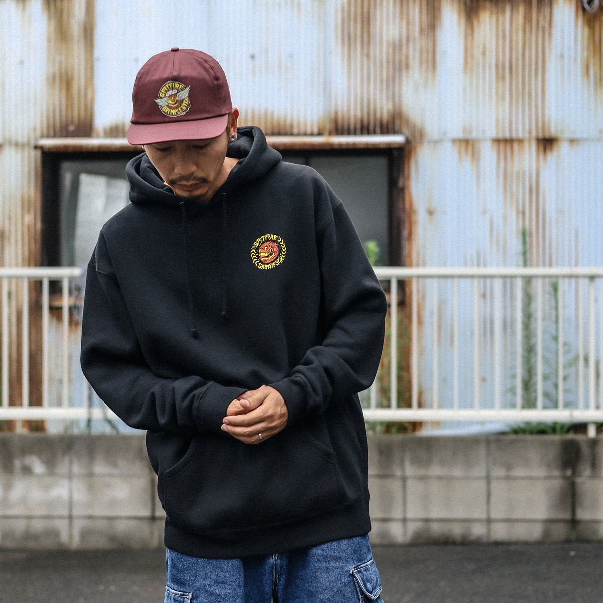 Feelin_osaka's tweet photo. 【SPITFIRE X GRIMPLE STIX】FLYING GRIMPLE HOODIE (BLACK)
173cm Lサイズ着用
https://t.co/z42hhWCSZn
ANTIHEROの派生ブランド #GRIMPLESTIX とのコラボアイテム。
人気グラフィック “FLYING CLASSIC”がGRIMPLE仕様に！
マニア向けながらなんともハイセンスなコラボデザイン。
存在感抜群です。 https://t.co/KRkcTdG9YZ