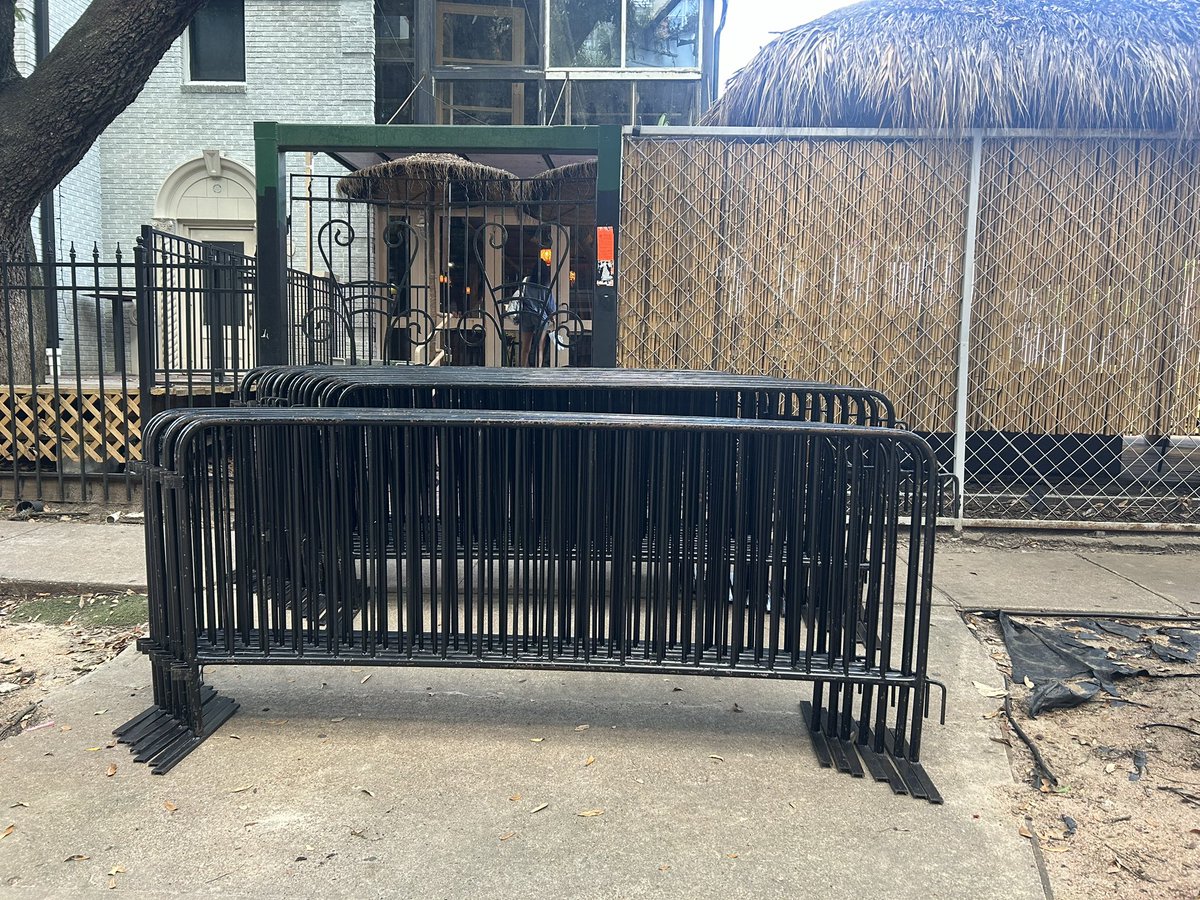 BarSolution's tweet image. #EventRentals #PartyEssentials #EventSetup #HoustonEventRentals #EventPlanning #PartyPlanning #EventFurniture #RentalsHouston #StageRental #EventServices #PartyRentalsHTX #EventSupplies #HoustonEvents #EventEquipment #EventReady #BarRentals #BarServices #HTX #BarricadeRentals