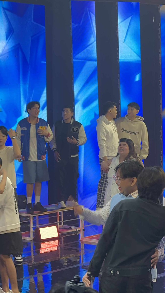 frezelayyy's tweet photo. nasa showtime na ang dalawa @ItsVrixGallano @chrstianmrtnz 

#VriXianSaShowtime https://t.co/PQZVkyRO4H