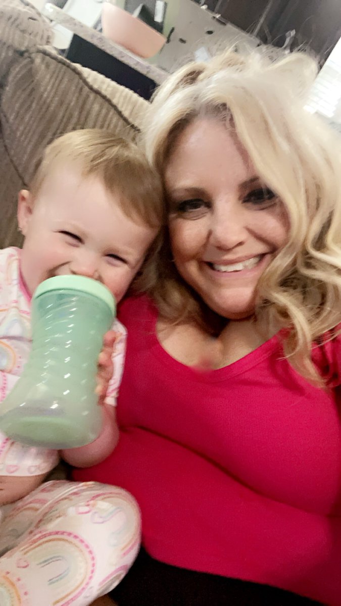 brandeeslife's tweet photo. My sweet girl! https://t.co/vc0MnLtLxT