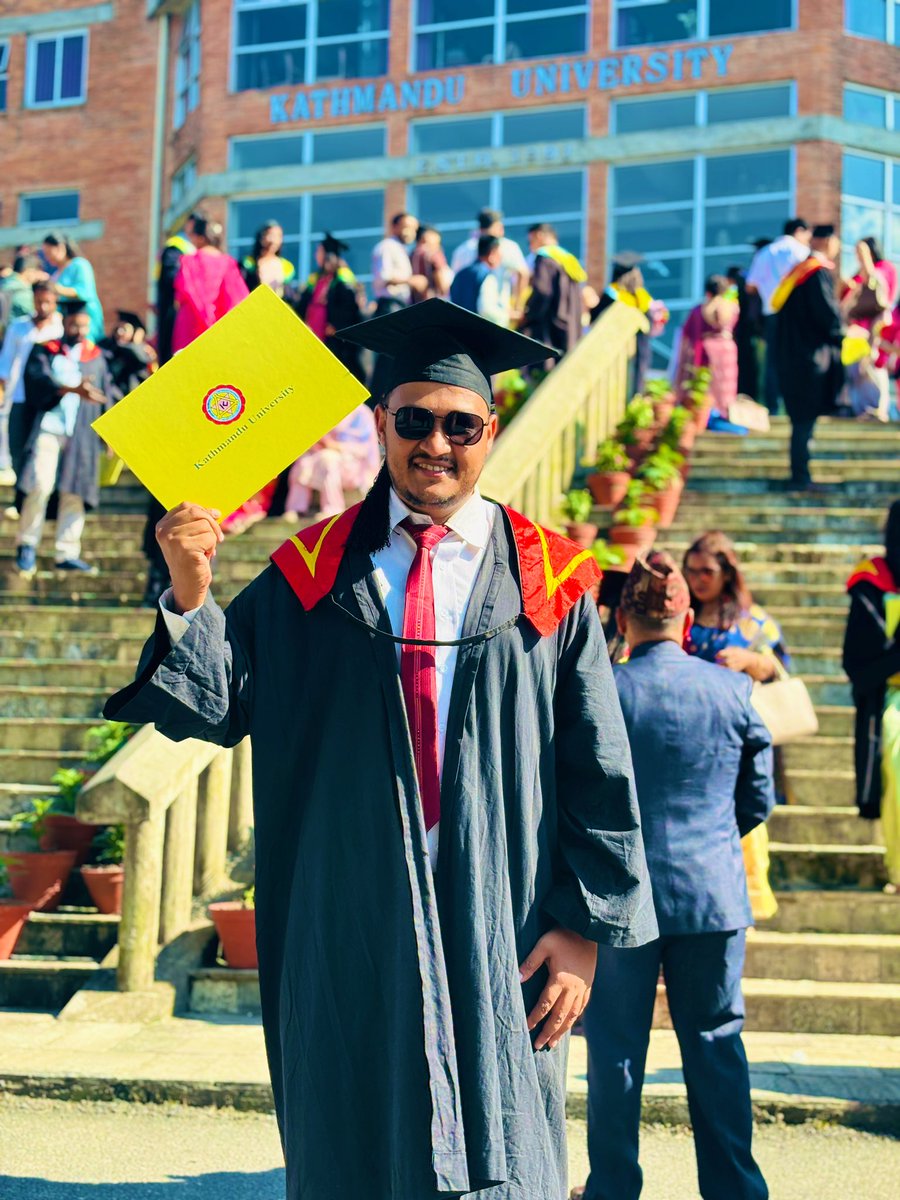 razeiv07's tweet photo. टोपी लाईयो 
#29thConvocation #kathmanduuniversity
 #MSorthopaedics https://t.co/Dj9iwDMMzE