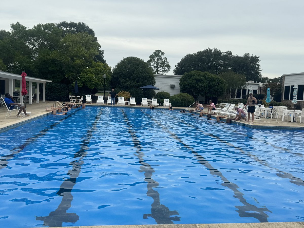 Lee_Rich1's tweet photo. Really… it’s a baseball team not a swim team 🌊.
First week ended on a full body workout in the pool. Pitchers /catchers and the rest of team after.
Props to US Army Water Survival training from back in the day.
@SBCathletics_ https://t.co/uVLP32z6jh