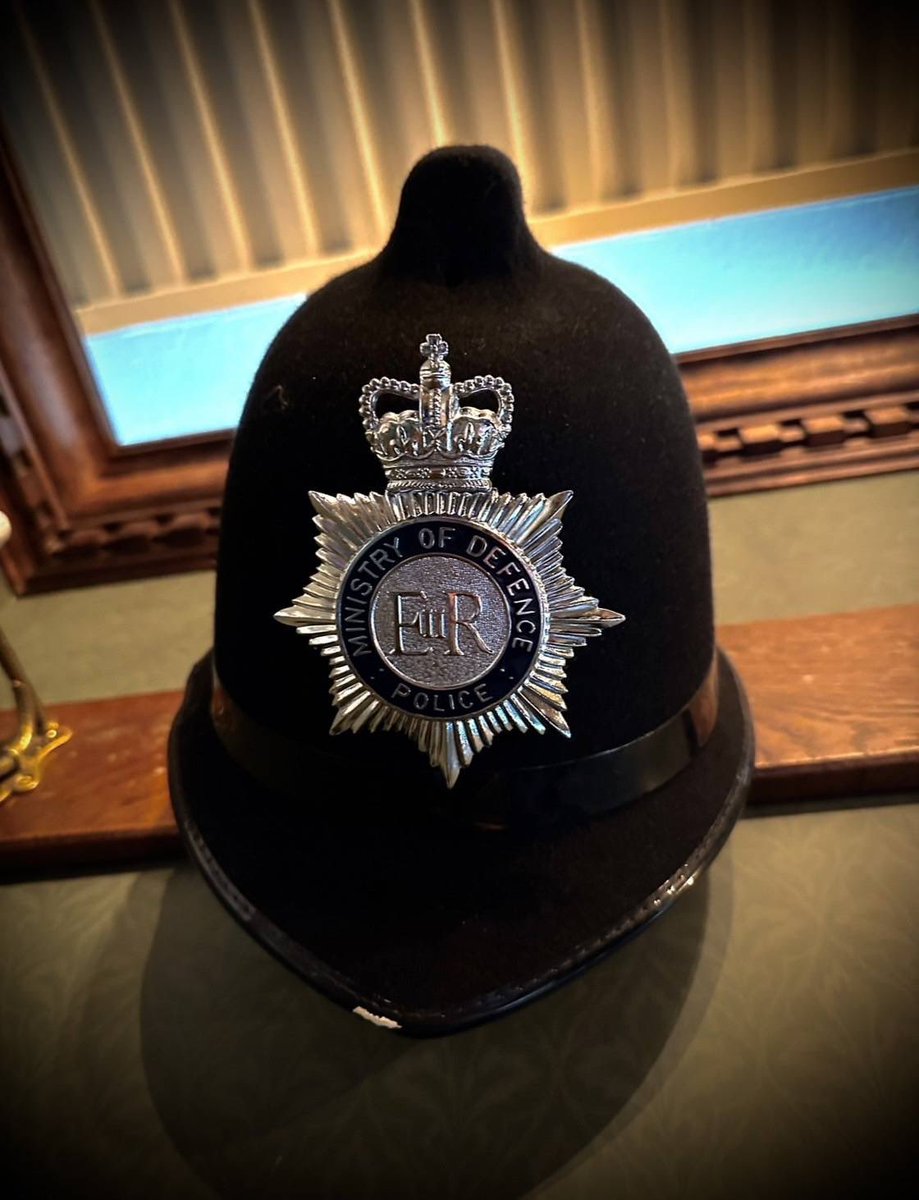 現在も使用されている‼️ ロンドン警察官必須 カストディアン