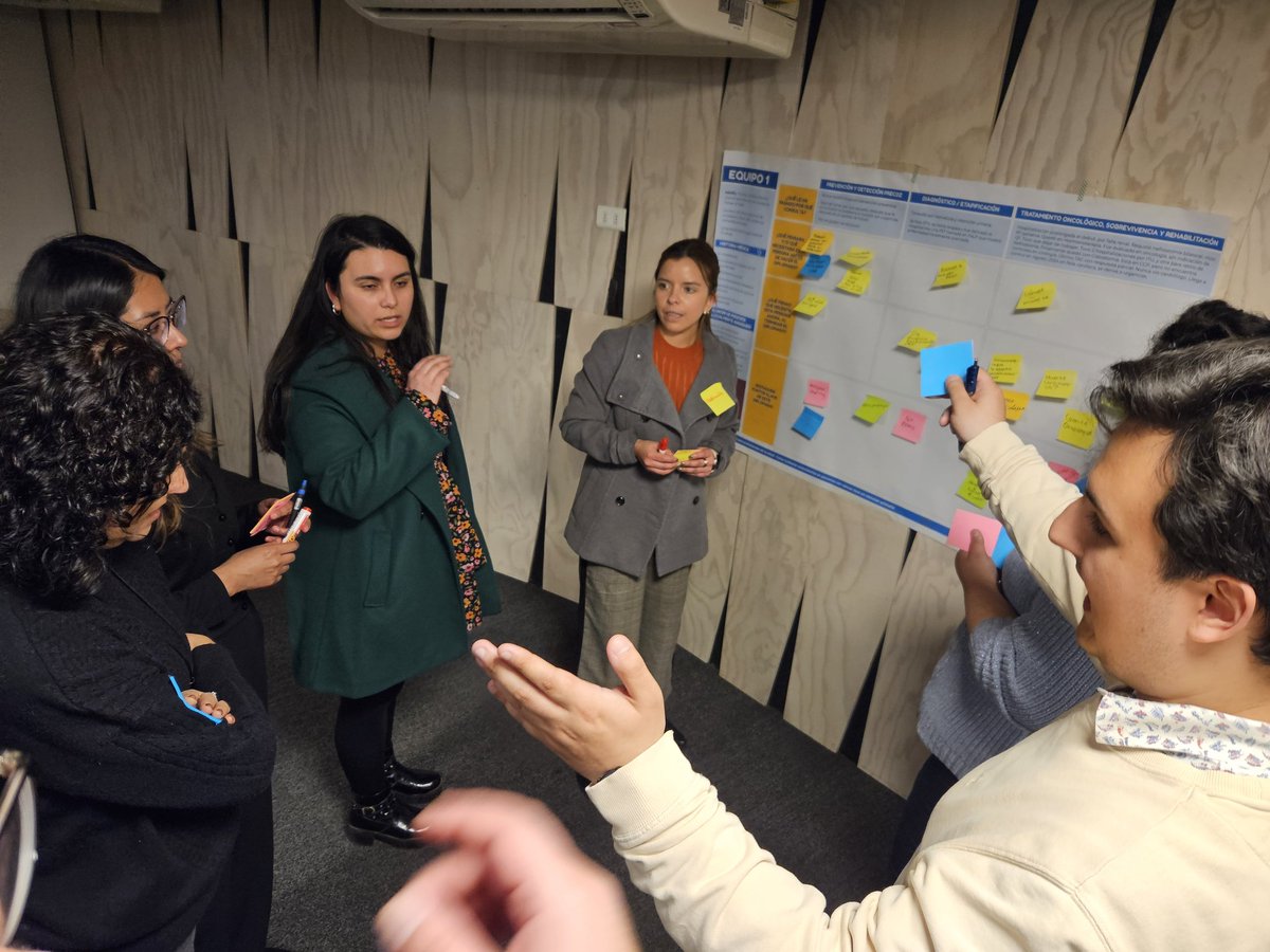 Instantáneas de hoy en el cierre del diplomado de oncología básica <a href="/FacMedicinaUC/">Facultad Medicina UC</a>. Muy buena energía, gente motivada, ideas para el futuro. Gracias a quienes confiaron para aprender con nosotros, y por supuesto al equipo docente / administrativo! Si quiere hacerlo el 2025, DM