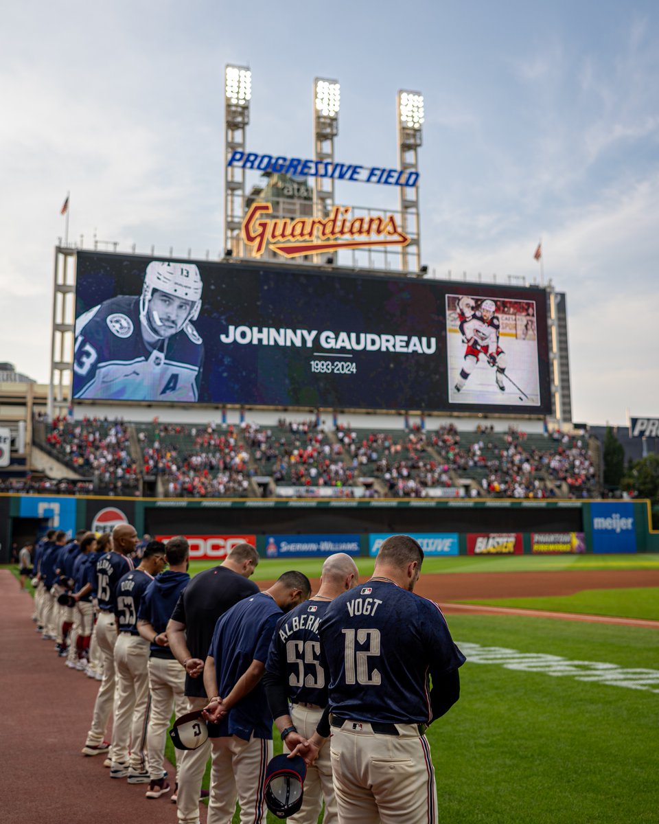 Tonight, we held a moment of silence to pay respect to the memory of Johnny Gaudreau, and his brother, Matthew. 

We are extremely saddened by the brothers’ tragic passing, and our hearts and deepest condolences are with the Gaudreau family, the entire <a href="/BlueJacketsNHL/">Columbus Blue Jackets</a>