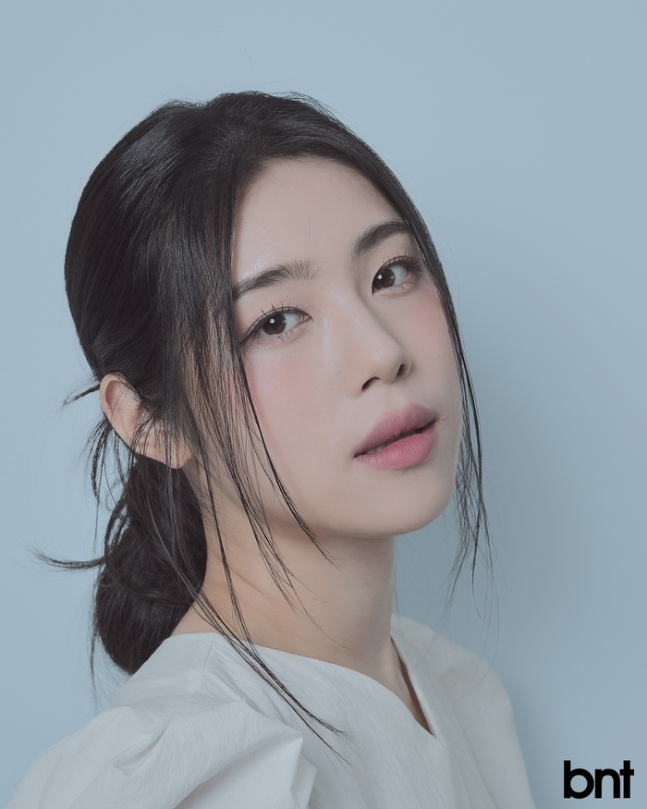 KDramaHandle's tweet photo. Former #GirlsAlert's member #Jisung now an aspiring actor expressed a desire to challenge herself in a historical drama.

“I want to do a historical drama. But instead of a role like a queen or princess, I want to play a role like a slave’s daughter who goes through a lot of adversity and hardship but is brave.”