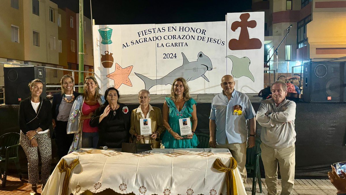 Hoy acompañamos a los vecinos del barrio costero de La Garita en el comienzo de sus fiestas, un pregón lleno de anécdotas y vivencias dado por las gariteñas Soraya Delgado y Esther Rodríguez. 
#DistritoCosta
#LaCostaSeMueve
Adelante!