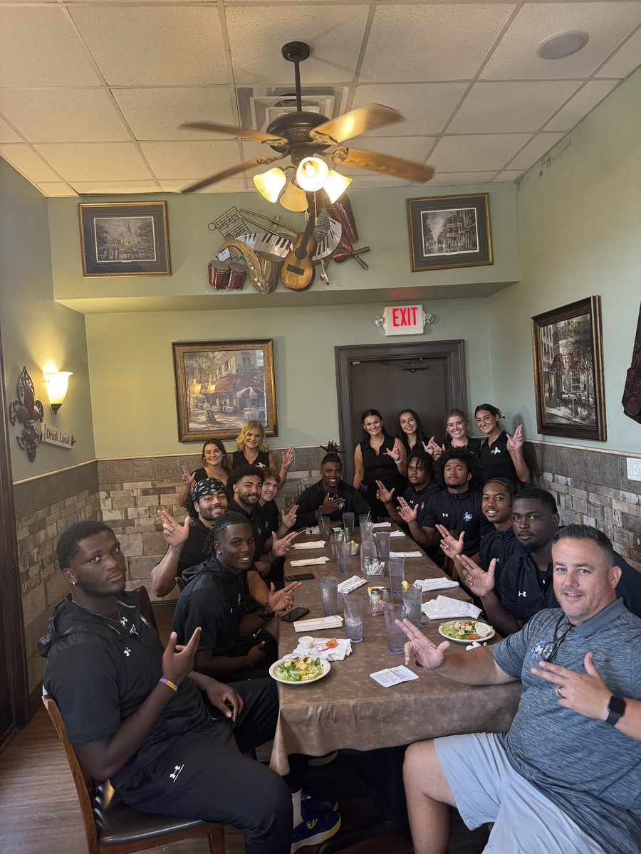 McNeeseFB's tweet photo. Cowboys in the community!

Every home Friday for dinner, our Cowboys eat at 6 different locations to give back to the community. 

#GeauxPokes | #WeDat https://t.co/BnaKIwjn3d