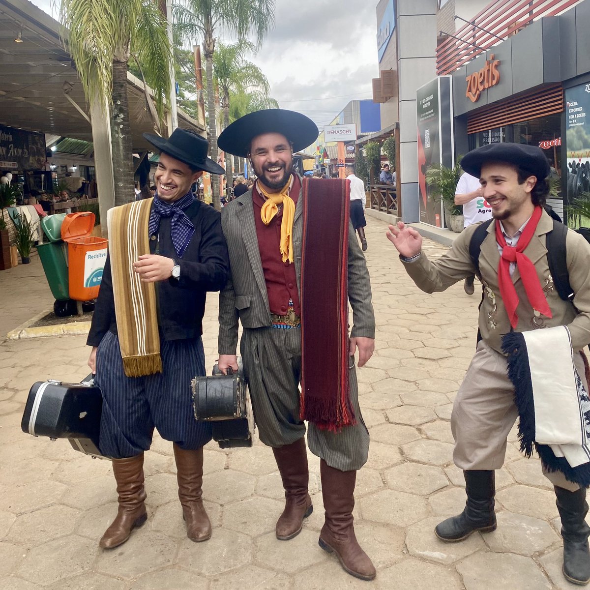 andreteixeirasg's tweet image. ⠀
Expointer 2024 ⠀
⠀
@gabrieljard_ @andreteixeirasg @joaovitornunes.oficial 
⠀
#expointer⠀