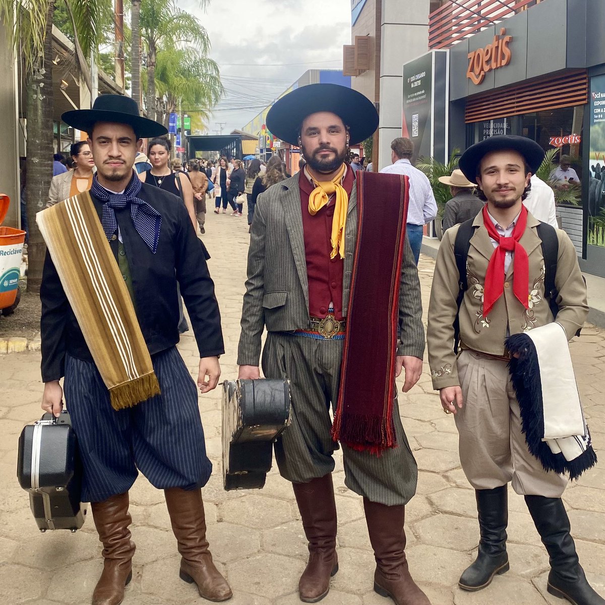 andreteixeirasg's tweet image. ⠀
Expointer 2024 ⠀
⠀
@gabrieljard_ @andreteixeirasg @joaovitornunes.oficial 
⠀
#expointer⠀