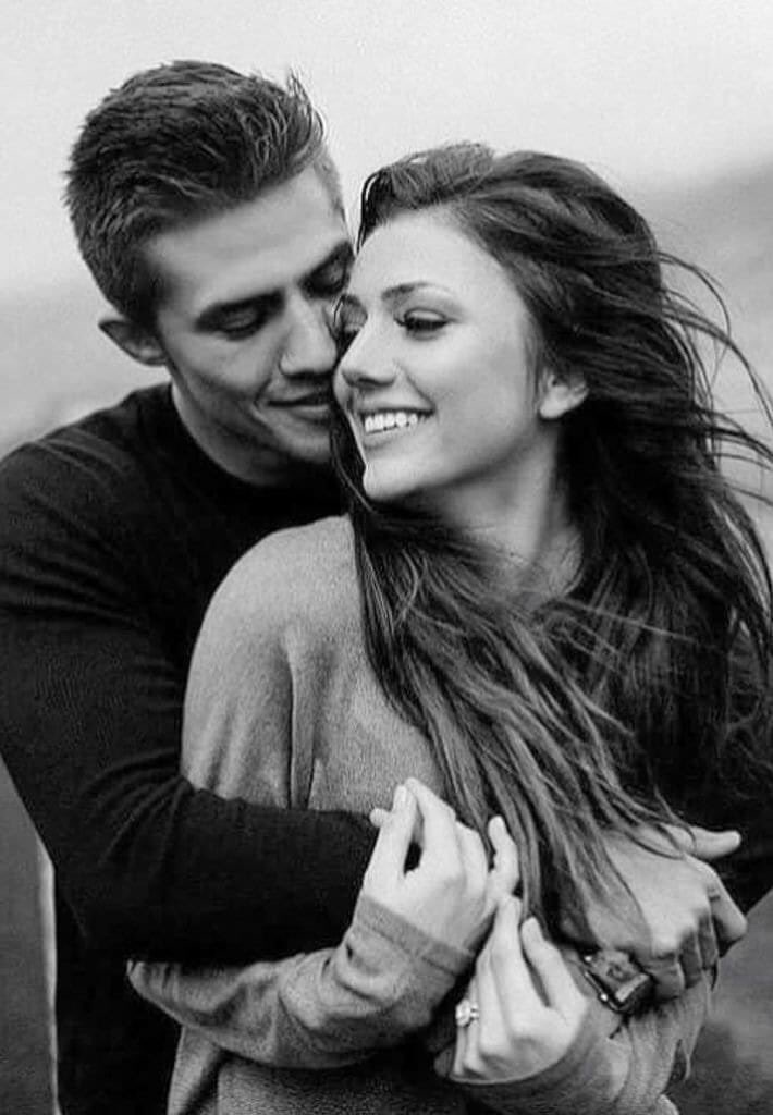 “Gli abbracci più belli sono quelli che conoscono l’attesa,
che si aspettano da lontano,quelli che quando accadono ti ricordano che è lì,il tuo posto nel mondo!”
#31agosto
#buonsabato