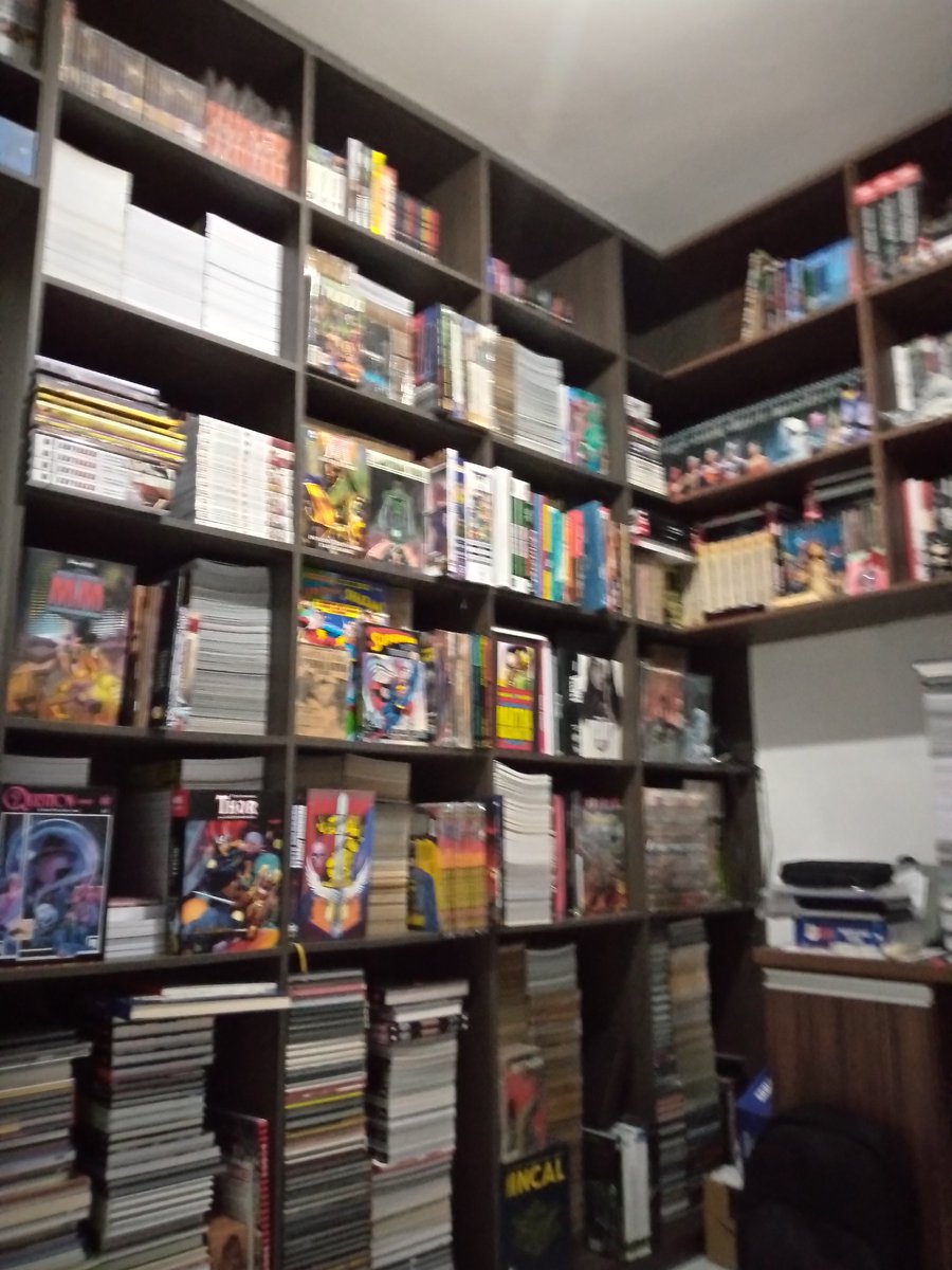 Criei esse perfil pra falar de hqs. Deu errado e falei mais de política. Meu ápice aqui ? Quando alertei o <a href="/neilhimself/">Neil Gaiman</a> sobre as cagadas da Panini na edição de Sandman e repercutiu. Meu prêmio ? Levei um chute da Mythos, onde escrevia pro mythologico. See you around, <a href="/neilhimself/">Neil Gaiman</a>