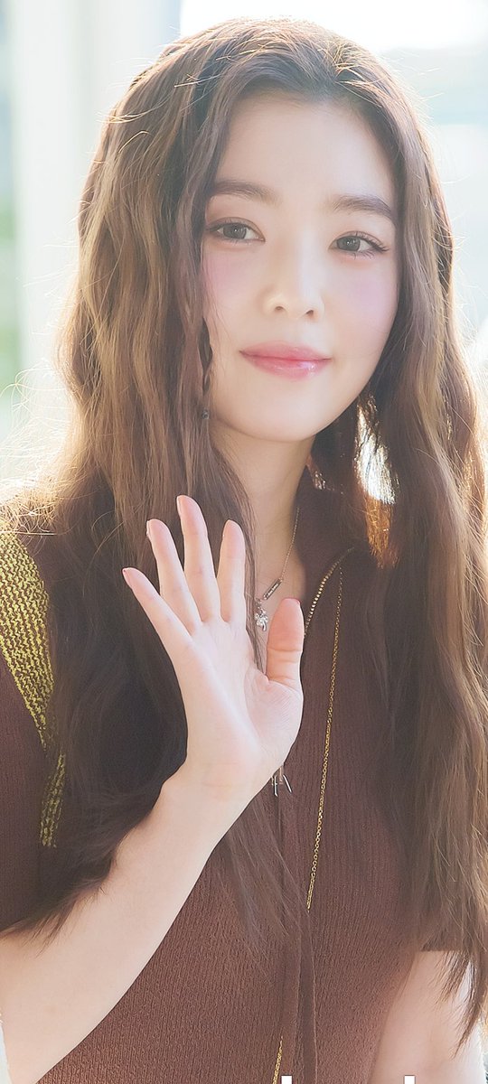LoveSeulgi88's tweet photo. Irene 💘 Sunshine Face https://t.co/lKex5wKgpL