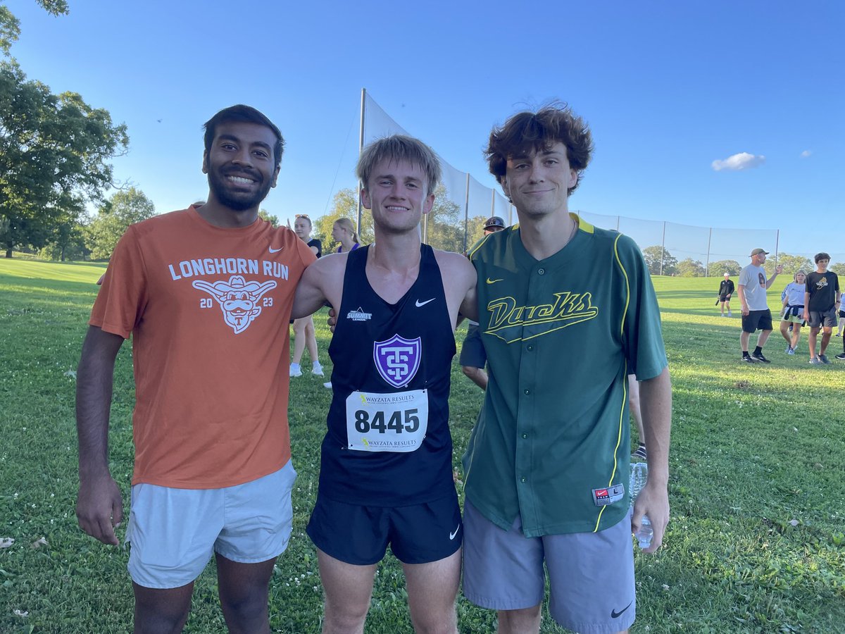 RosemountCC's tweet photo. Irish ☘️ George Edgar ‘23 of St Thomas strong effort at Oz Memorial - U of M. https://t.co/J054SPWFkK