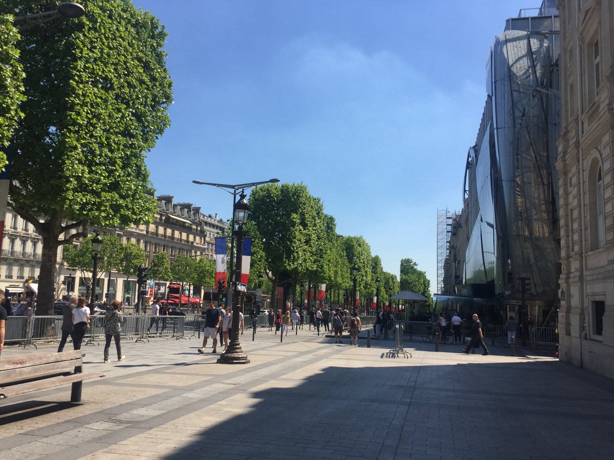 Pinky19690's tweet photo. Good morning France π«π· #france #morningfromfrance #walkingaround #straightto #champselysees #streetview #sunnyday #niceweather #littlegirl #travel #aroundtheworld https://t.co/RBGZqb45Gr